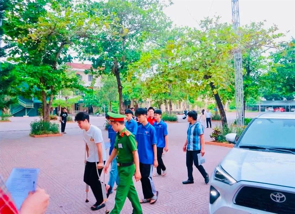 Anh-tin-bai